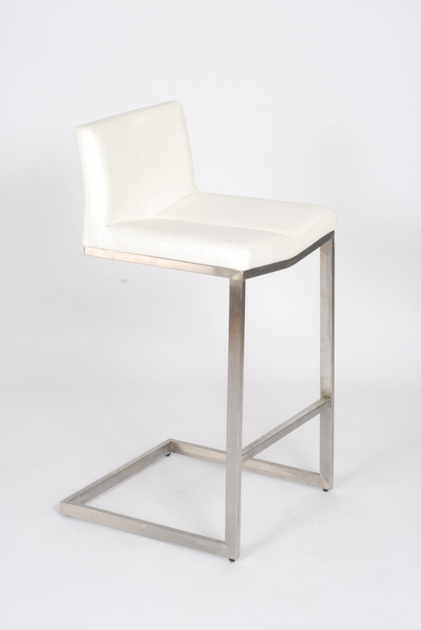 Cee stool WH CH 1